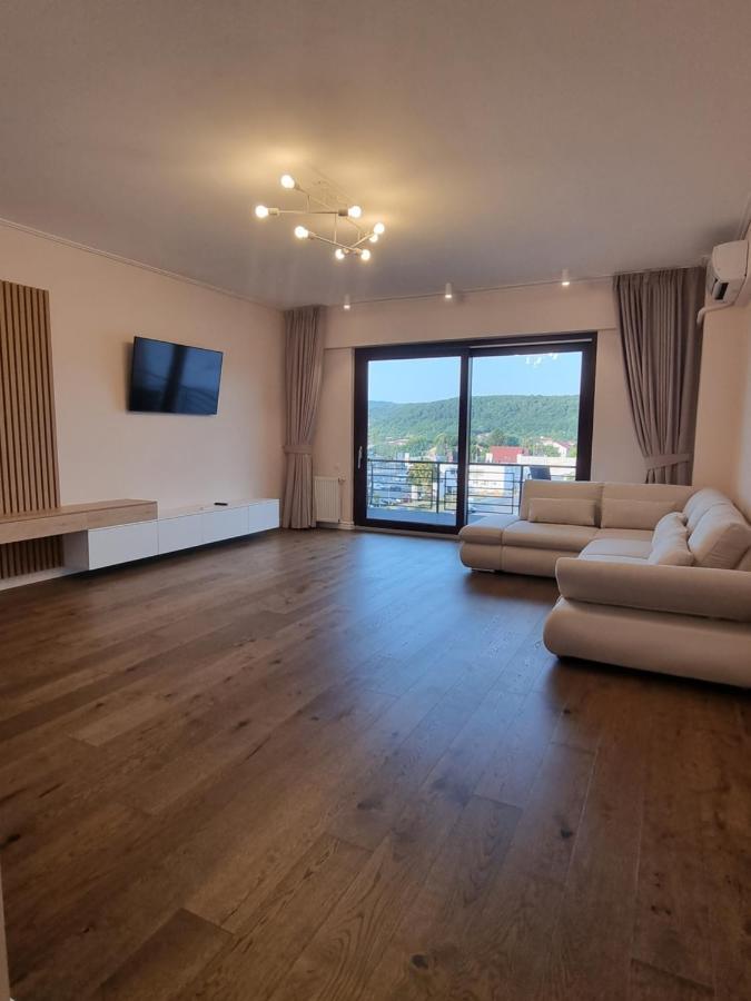 Apartament In Complex Rezidential รึมนิคูวัลเจีย ภายนอก รูปภาพ