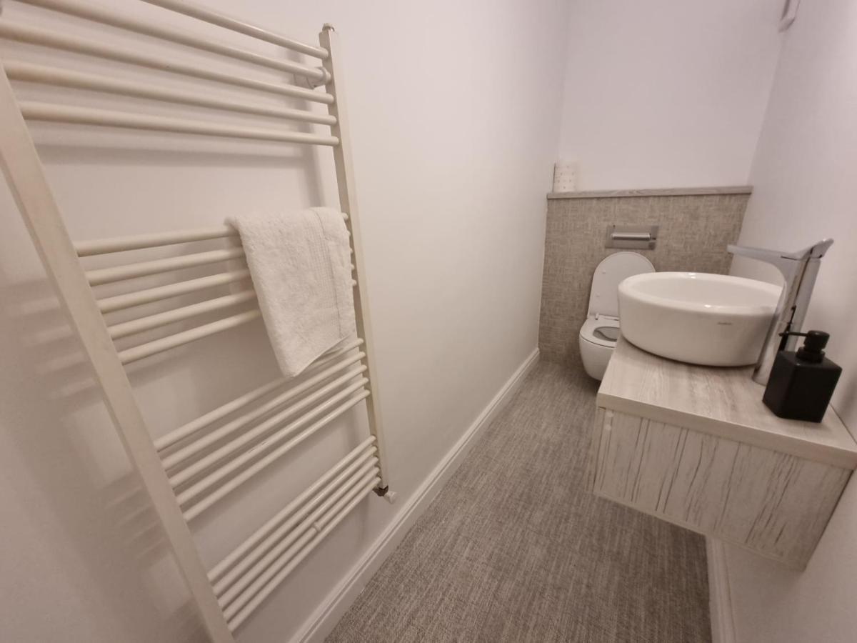 Apartament In Complex Rezidential รึมนิคูวัลเจีย ภายนอก รูปภาพ
