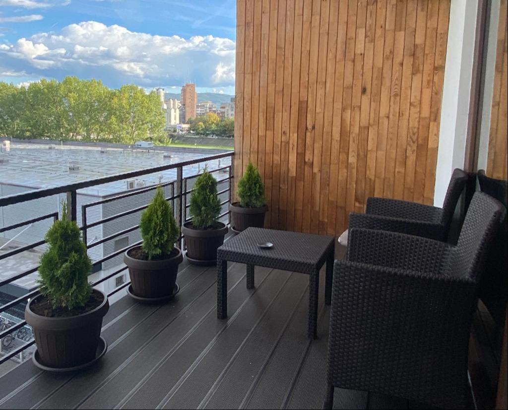 Apartament In Complex Rezidential รึมนิคูวัลเจีย ภายนอก รูปภาพ